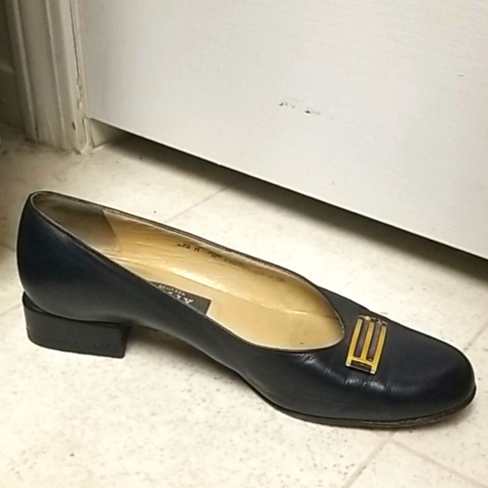 Vintage BALLY navy blue slip on kitten heels